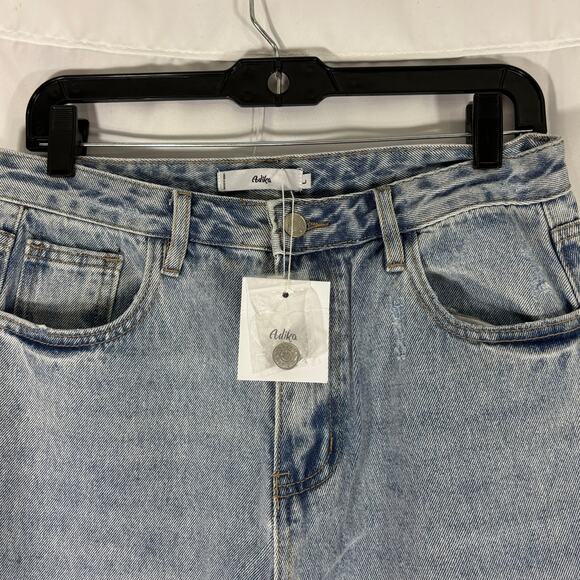 NWT Adika Women’s Light Wash Distressed Jeans Size Large 30×34 • NWT raw hem - Picture 4 of 8